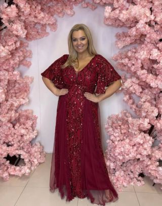 ❤️ Bordové šaty s flitrami a tylom ❤️ https://www.glossy.sk/dlhe-spolocenske-bordove-saty-s-flitrami-a-tylom/...